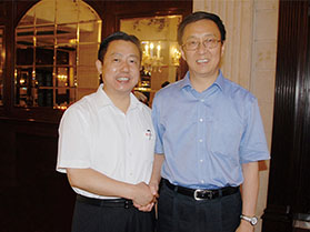 中華人民共和國副主席韓正與周海江握手合影